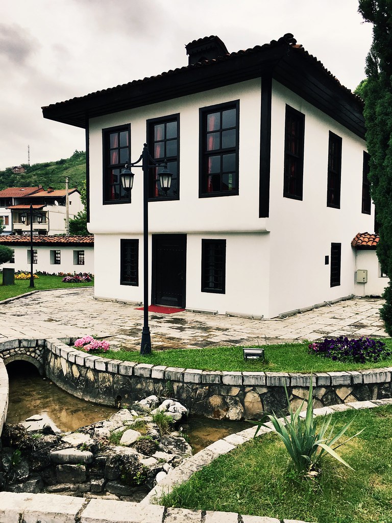 MUZEU KOMBËTAR ETNOGRAFIK NË KALANË E KRUJËS